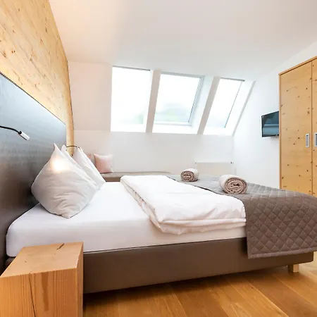 - Aparthotel