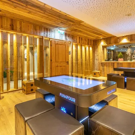 - Aparthotel 4*